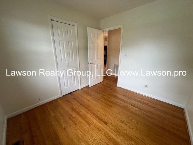 Building Photo - Nice, Three Bedroom Brick Ranch in City of...