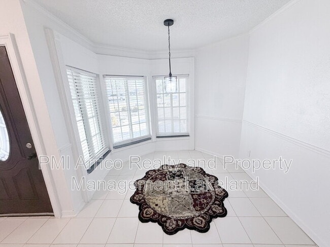 Building Photo - 222 Lakeview Dr