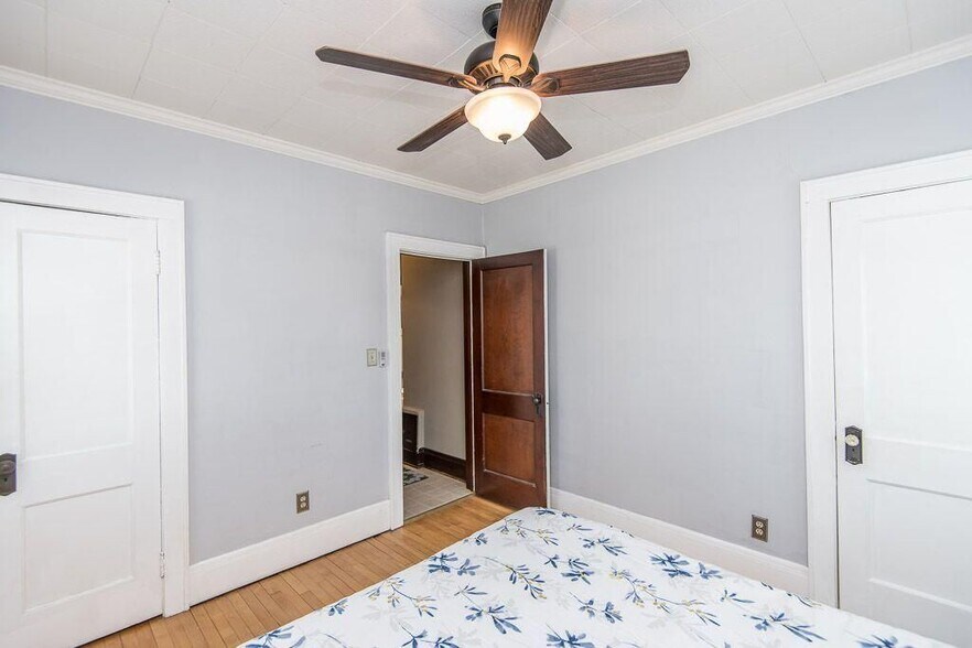 Building Photo - 537 N 59th St