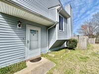 Building Photo - Cozy Updated End Unit Home In Virginia Beach
