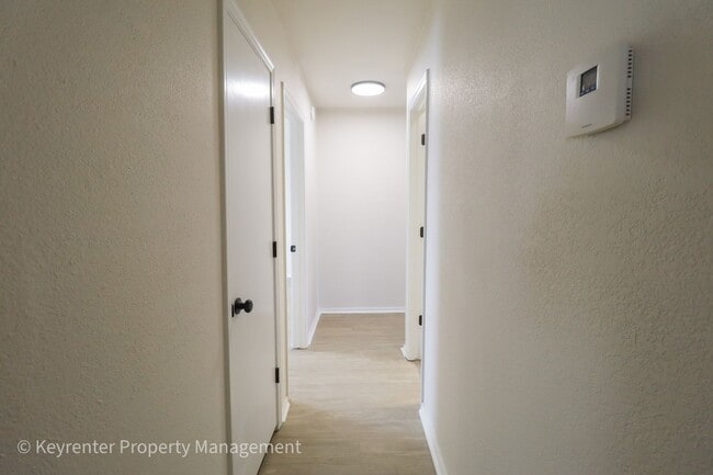 Building Photo - E 31st Ct Duplex