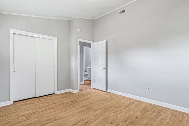 Building Photo - NE – Desirable Neighborhood, Brick Home, W...