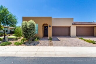 Building Photo - Gorgeous 2 bedroom / 2 bath townhome locat...