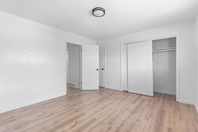 Building Photo - 2250 Billings St