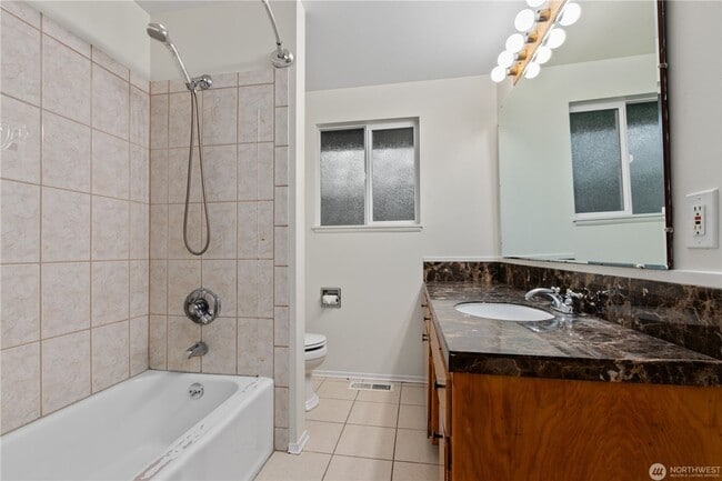 Building Photo - 3Bd/1.75Ba Seattle House