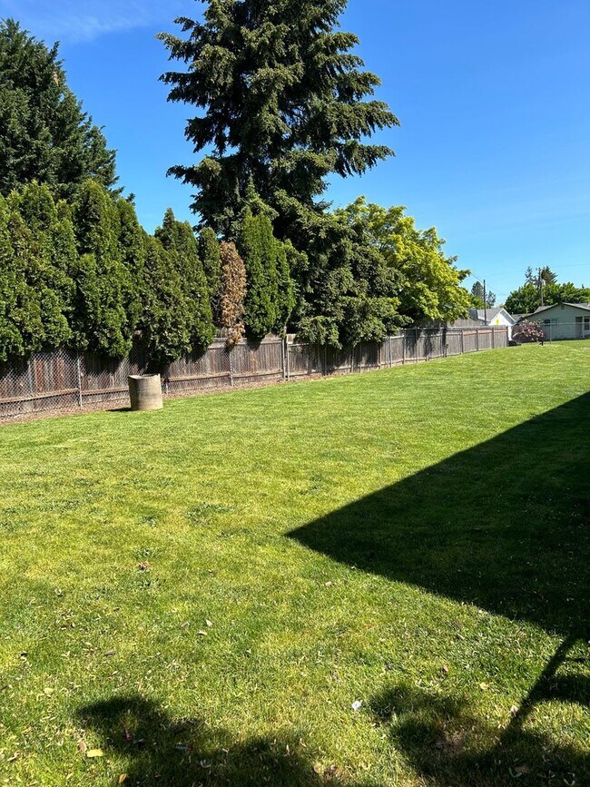Building Photo - 505 SE 27th Ave