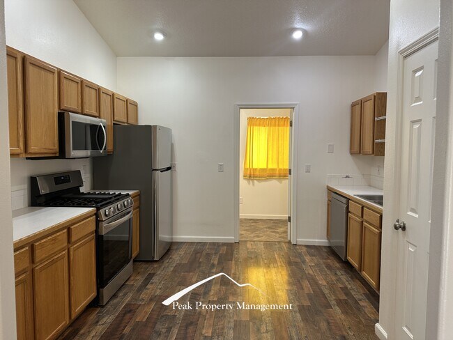 Building Photo - 614 Alturas St