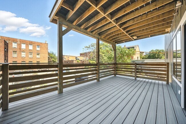 Building Photo - 25 2nd St