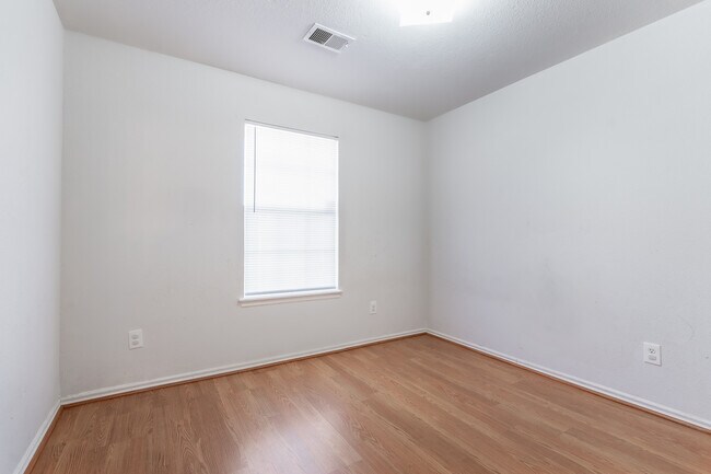 Building Photo - 5700 SE 87th St