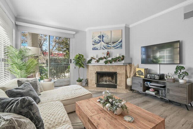 Building Photo - Remodeled River-View Corner Unit with Oversized Patio