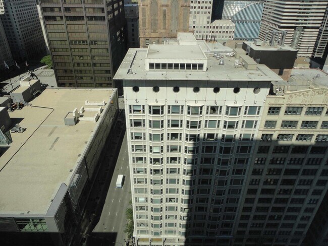 Building Photo - 8 E Randolph St
