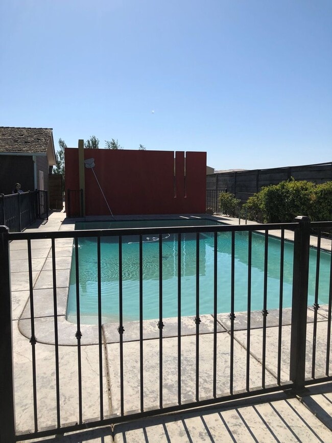 Building Photo - Lovely Country Charm with Swimming Pool