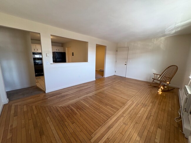 Building Photo - 740 Central St