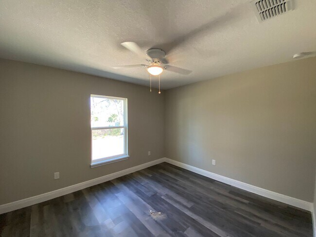 Building Photo - Custom Home - Kingsland Country Estates Desirable  4/2/2 **Won't Last**