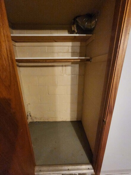 Building Photo - 2555 S 68th St