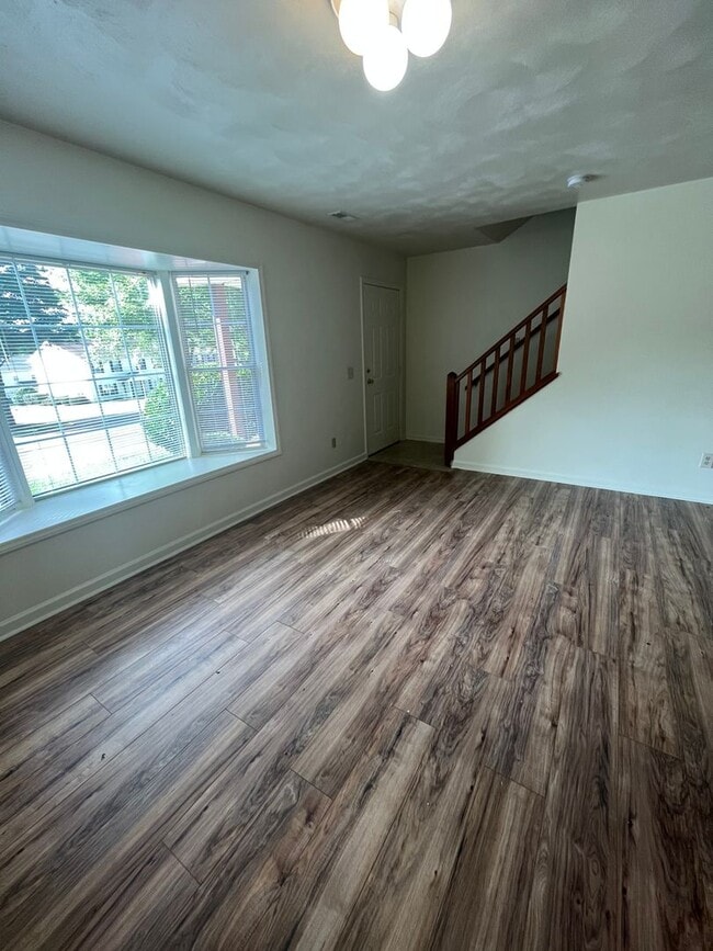 Building Photo - Large Townhome North Main Blacksburg