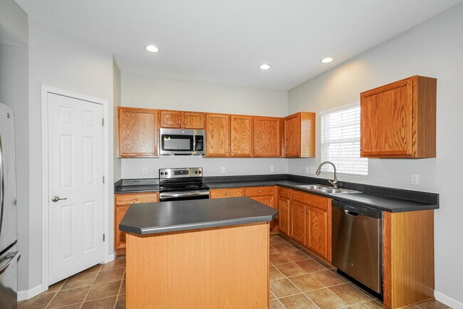 Building Photo - 724 Maylene Dr