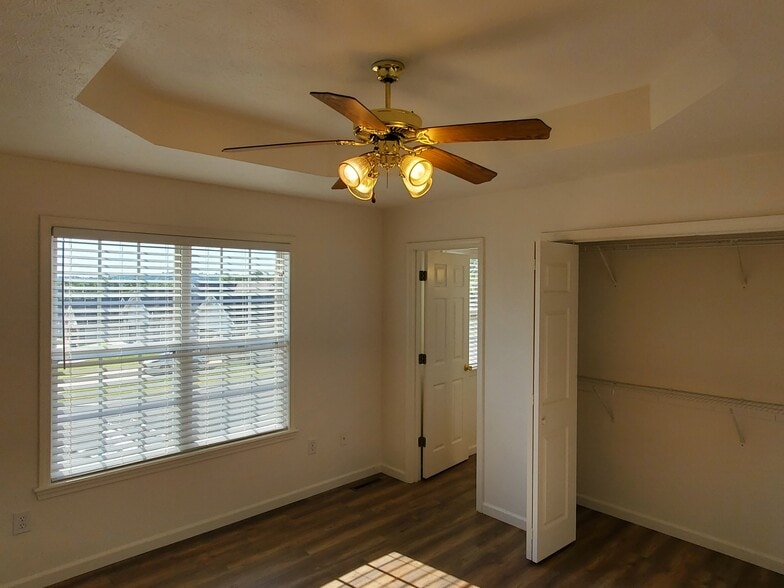 Main Bedroom with Tray Ceiling & Fanlight - 190 Forest Ln
