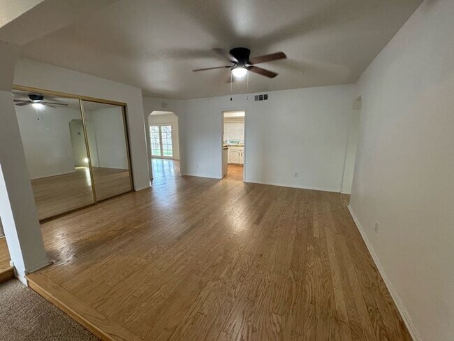 Building Photo - Glendale 4br With Pool