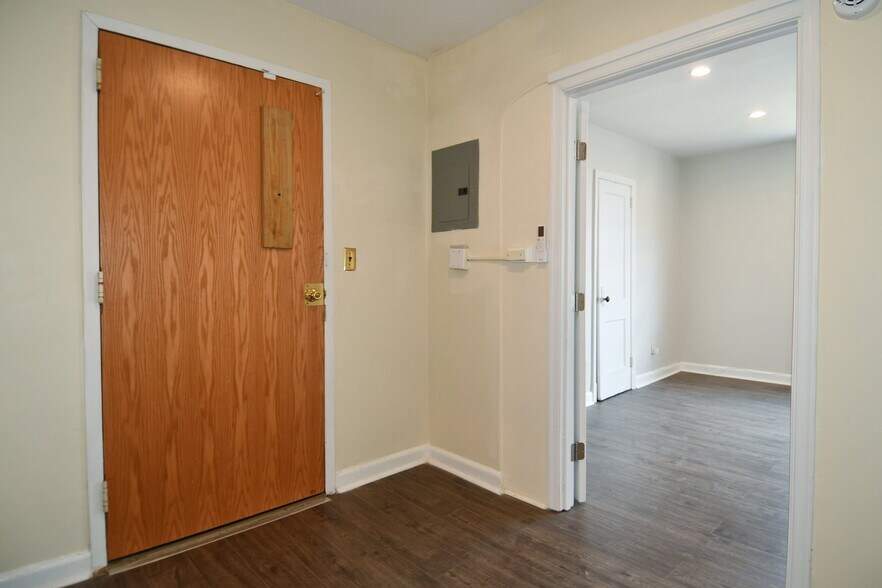 Building Photo - 1314 Downing Pl NE