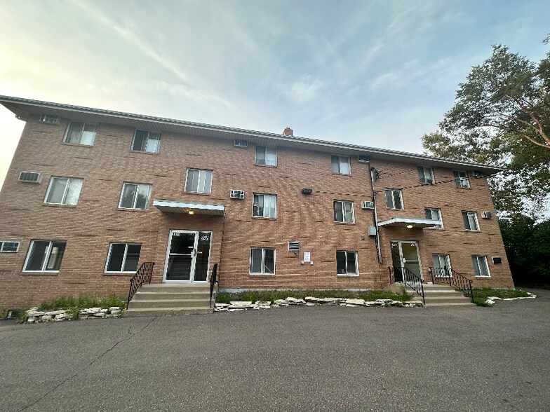 Building Photo - 1321 Division St