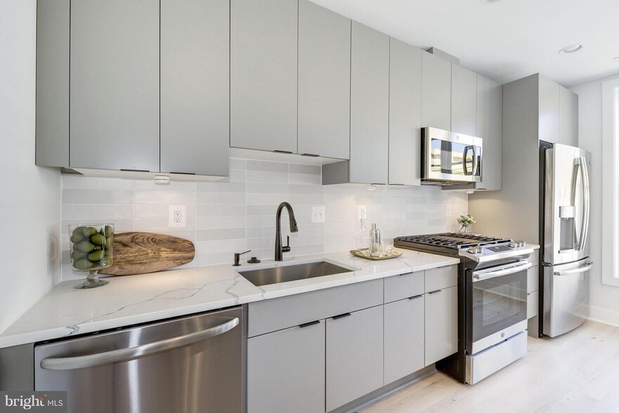 kitchen - 1344 Maryland Ave NE