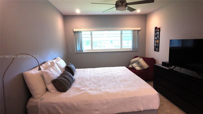 Building Photo - 5200 Washington St