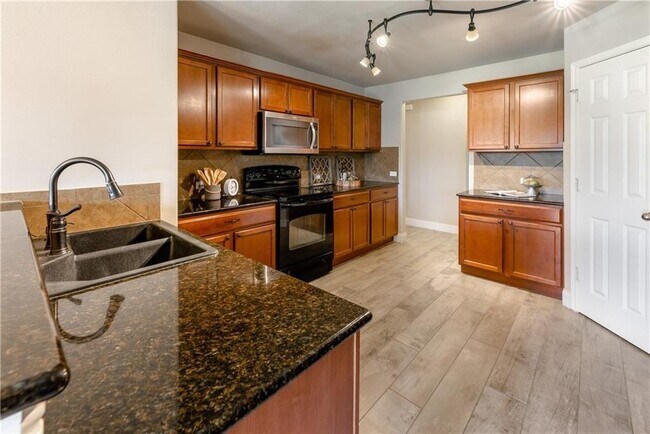 Building Photo - 107 Creston St