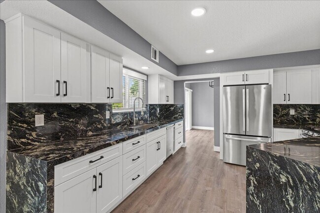 Building Photo - Contemporary 4bd Home with Expansive Spaces and Designer Details