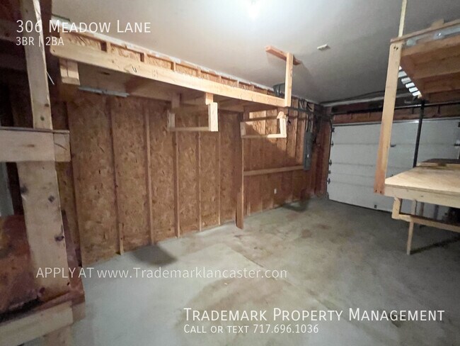 Building Photo - Spacious 3 Bedroom 2 Bath Town Home