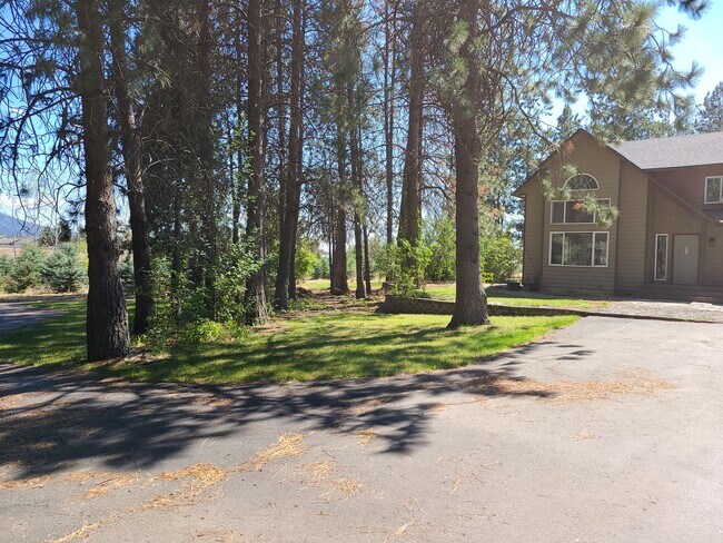 Building Photo - Beautiful Updated 3 bedroom 2.5 bath Hayde...