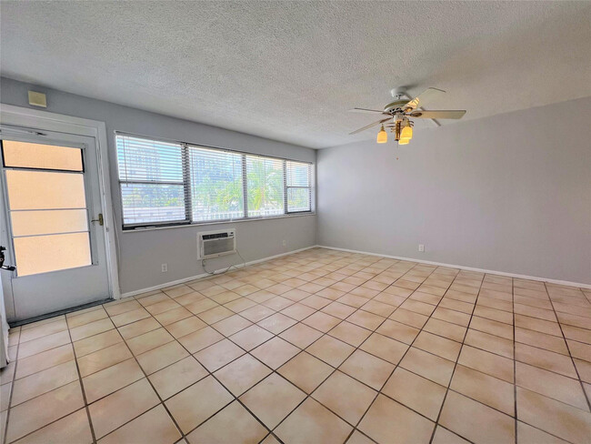 Building Photo - 625 Antioch Ave