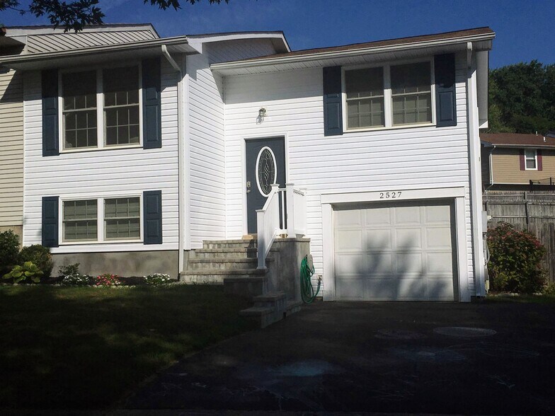 Building Photo - 2527 Vivaldi Ln