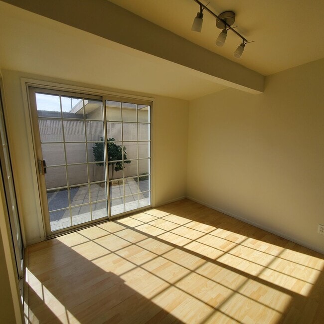 Building Photo - Beautiful and Spacious 2-bedroom, 2-bath home in Gardena