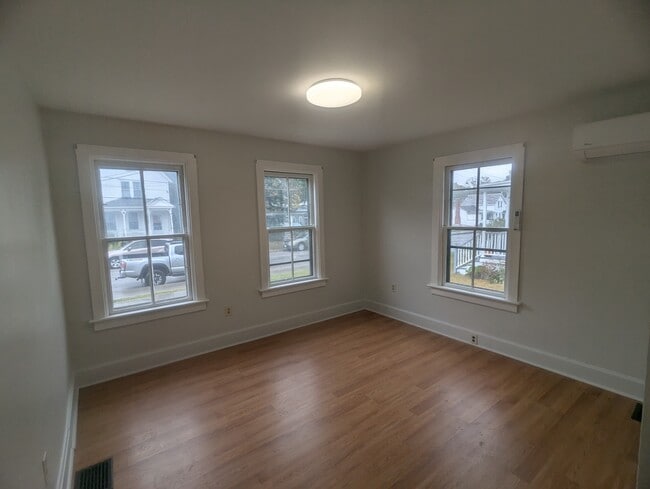 Building Photo - 201 Division St