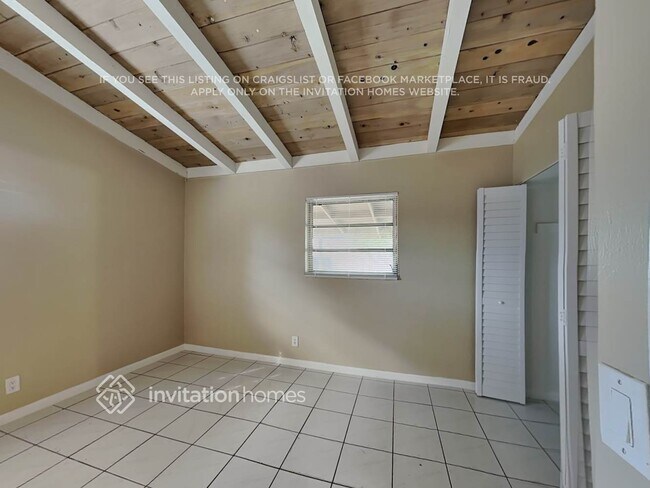 Building Photo - 1275 SW 28th Rd