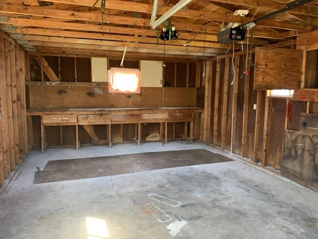 Building Photo - 204 E Fairchild Dr