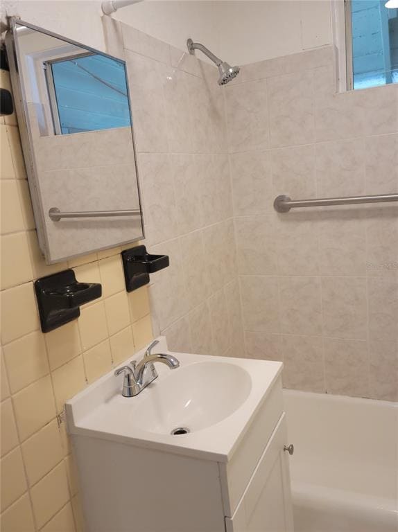 Building Photo - 311 N Osprey Ave