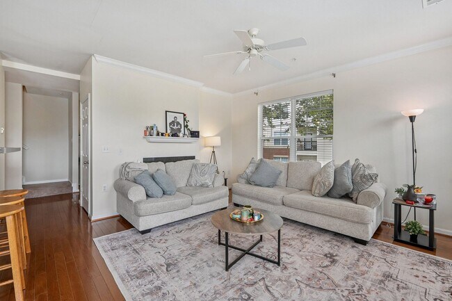 Building Photo - Stylish 3-Level Condo with Garage in Prime...