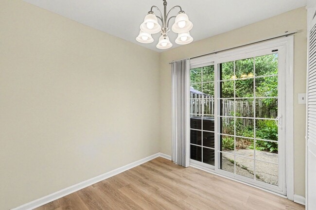 Building Photo - Updated 2BR Townhome Minutes from Central Park & Mary Washington Hospital!