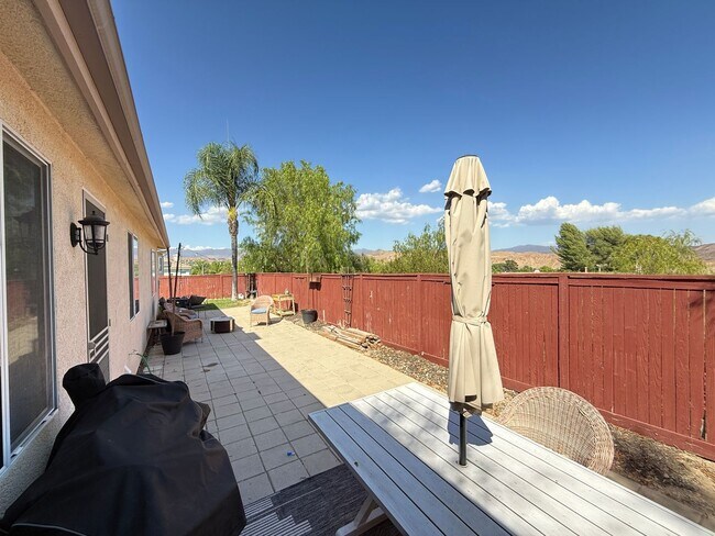 Building Photo - 3-Bedroom Single-Story Home with Smart Features & Remodeled Kitchen in Castaic!