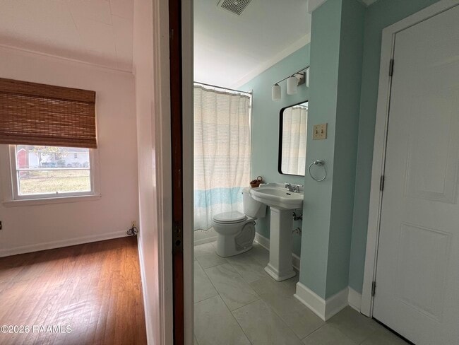 Building Photo - 215 Stephens St