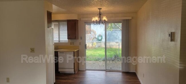 Building Photo - 1227 NW Highland Ave