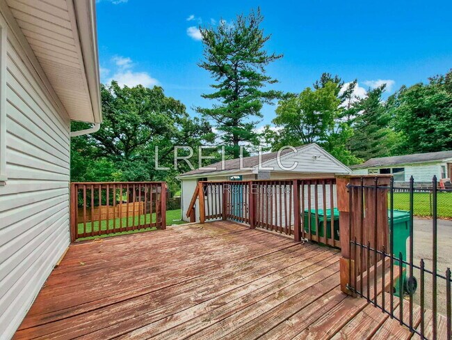 Building Photo - 10815 Alberta Dr