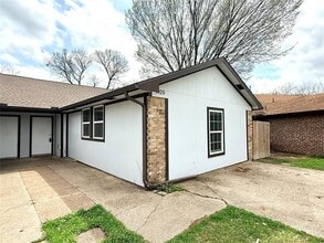 Building Photo - 1020 Vera Ct