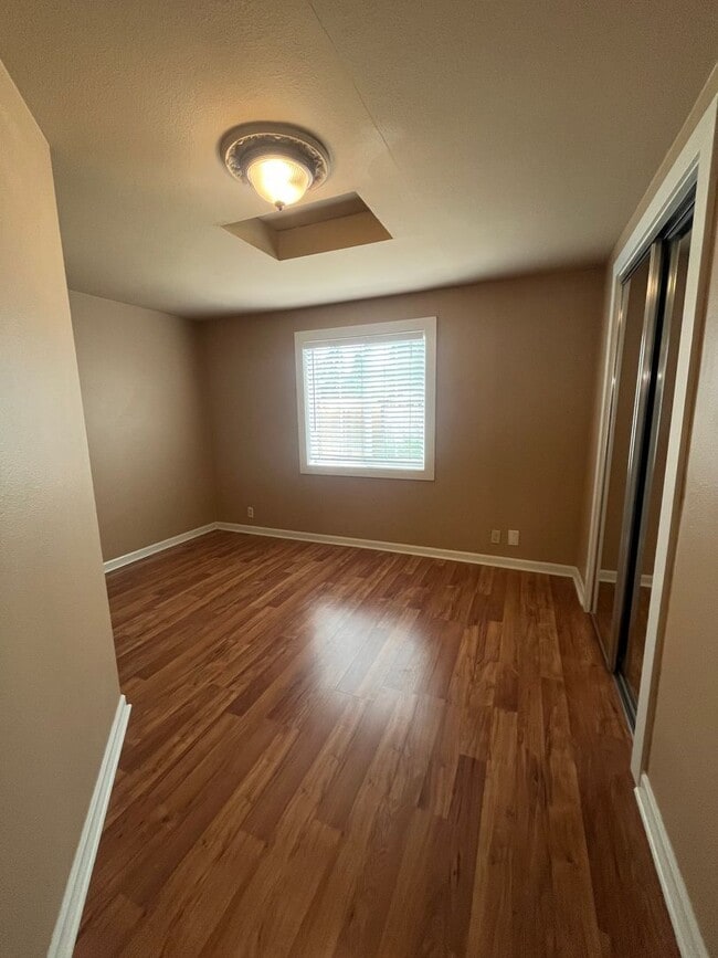 Building Photo - 2-Bedroom 1-Bathroom unit W/ private deck and yard