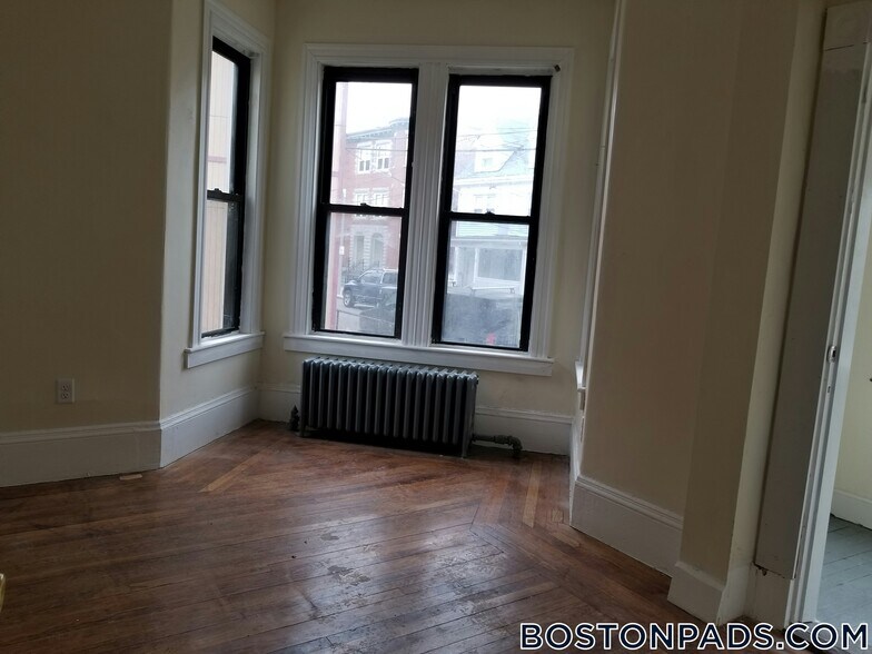 Building Photo - 81 Ruthven St