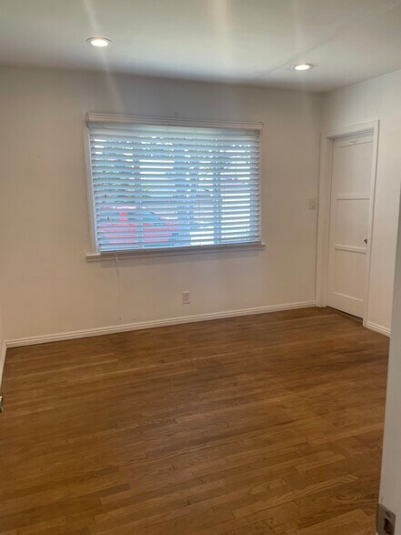 Building Photo - 300 W Hillsdale St
