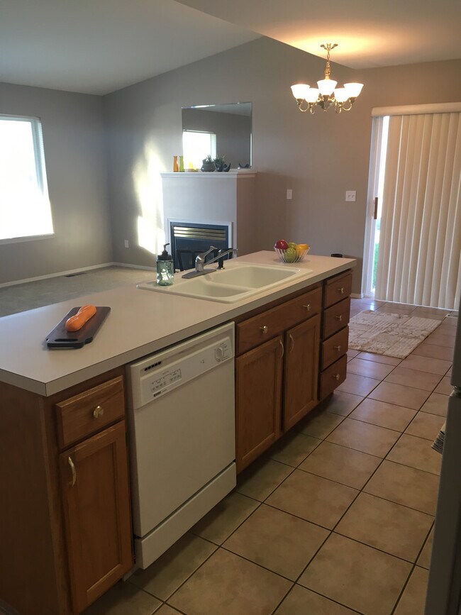Building Photo - Your Terrace Heights Retreat- Spacious com...