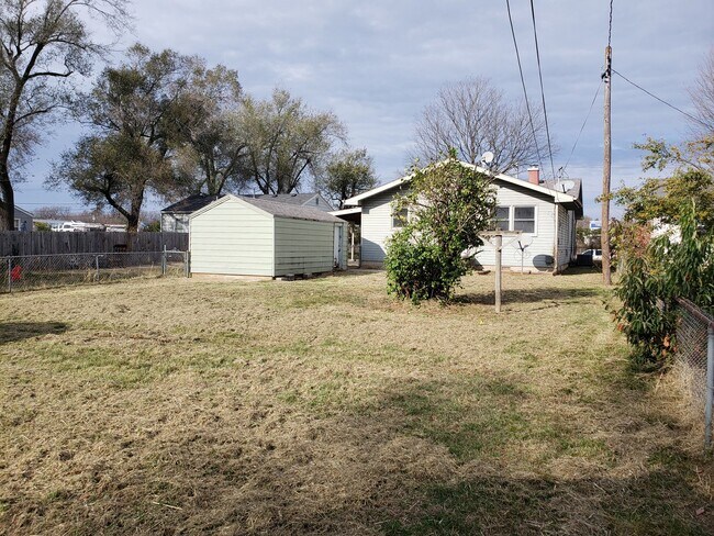 Building Photo - 1664 E Florida St